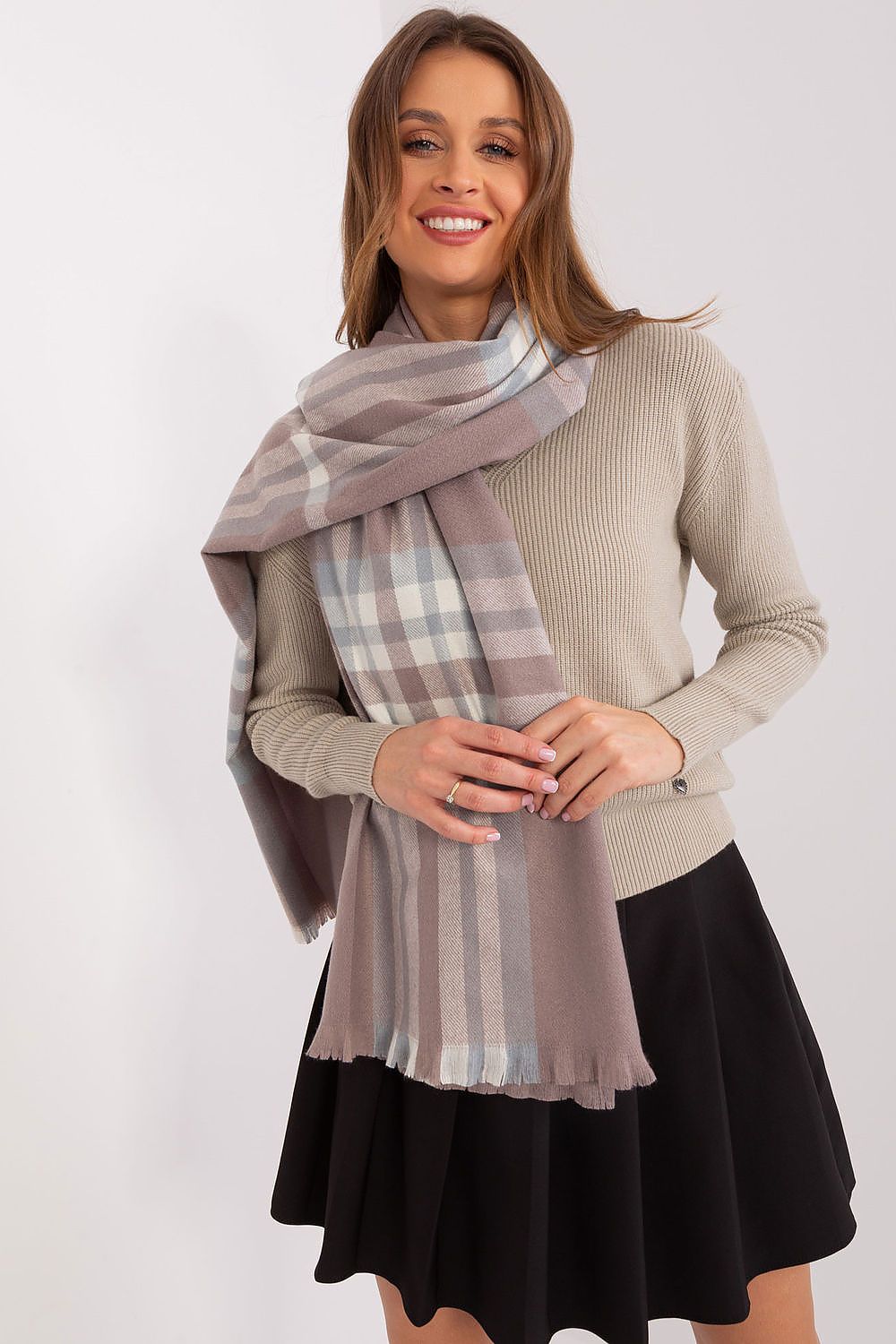  Shawl model 190568 AT 