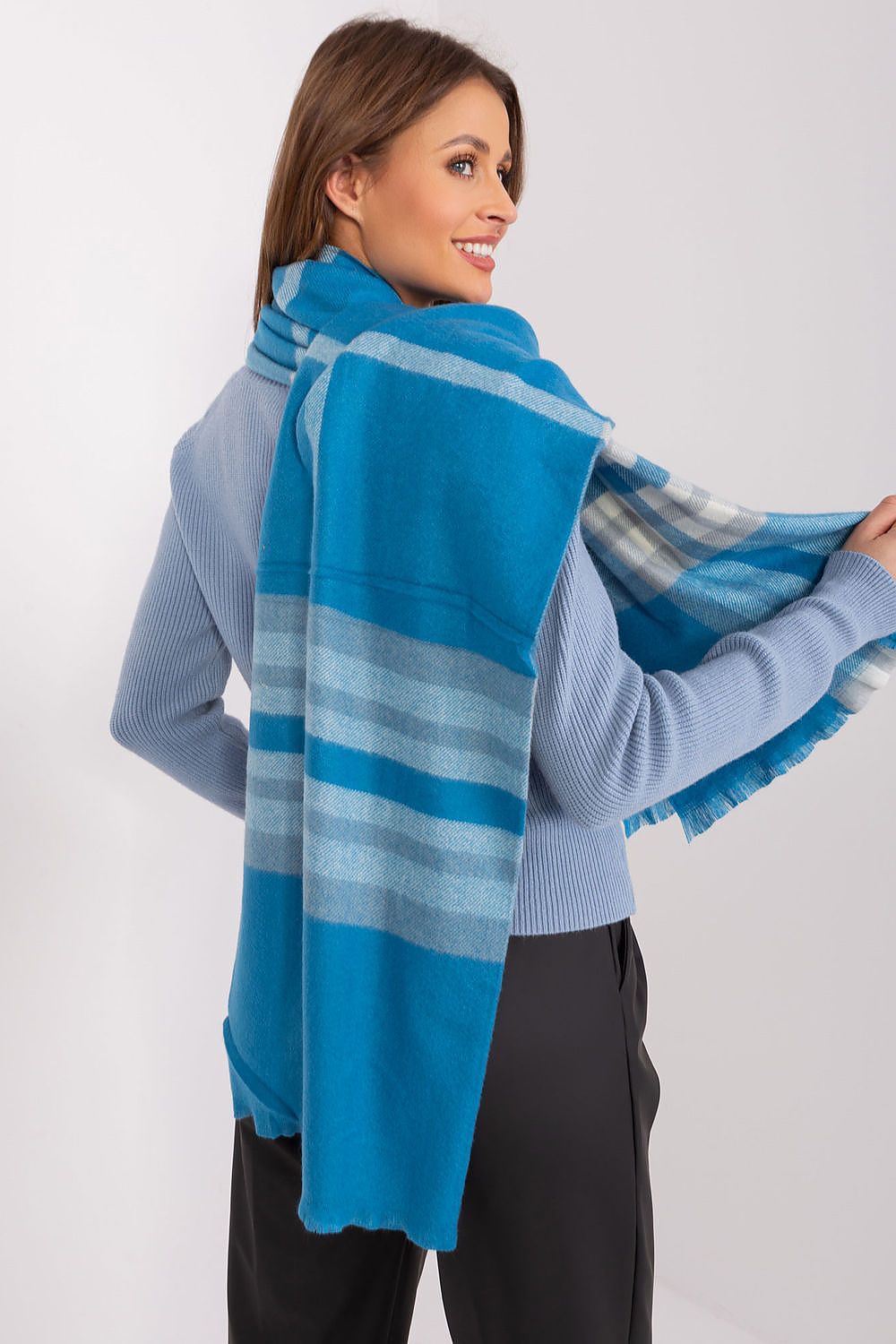  Shawl model 190569 AT 