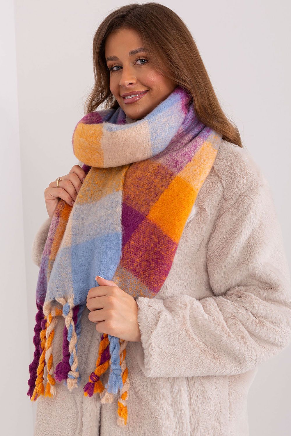  Shawl model 191714 AT 