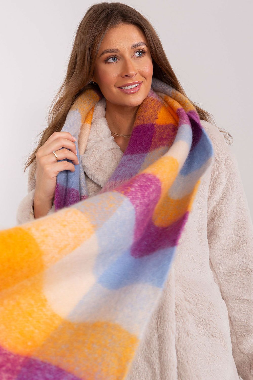 Shawl model 191714 AT 