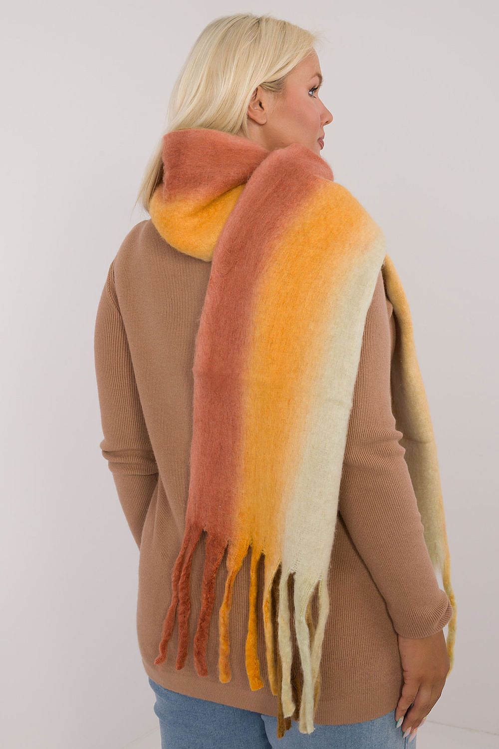  Shawl model 200284 AT 