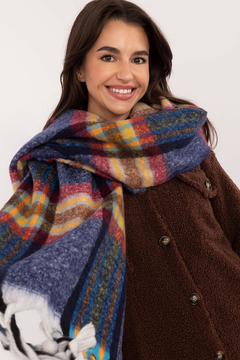  Shawl model 202581 AT 