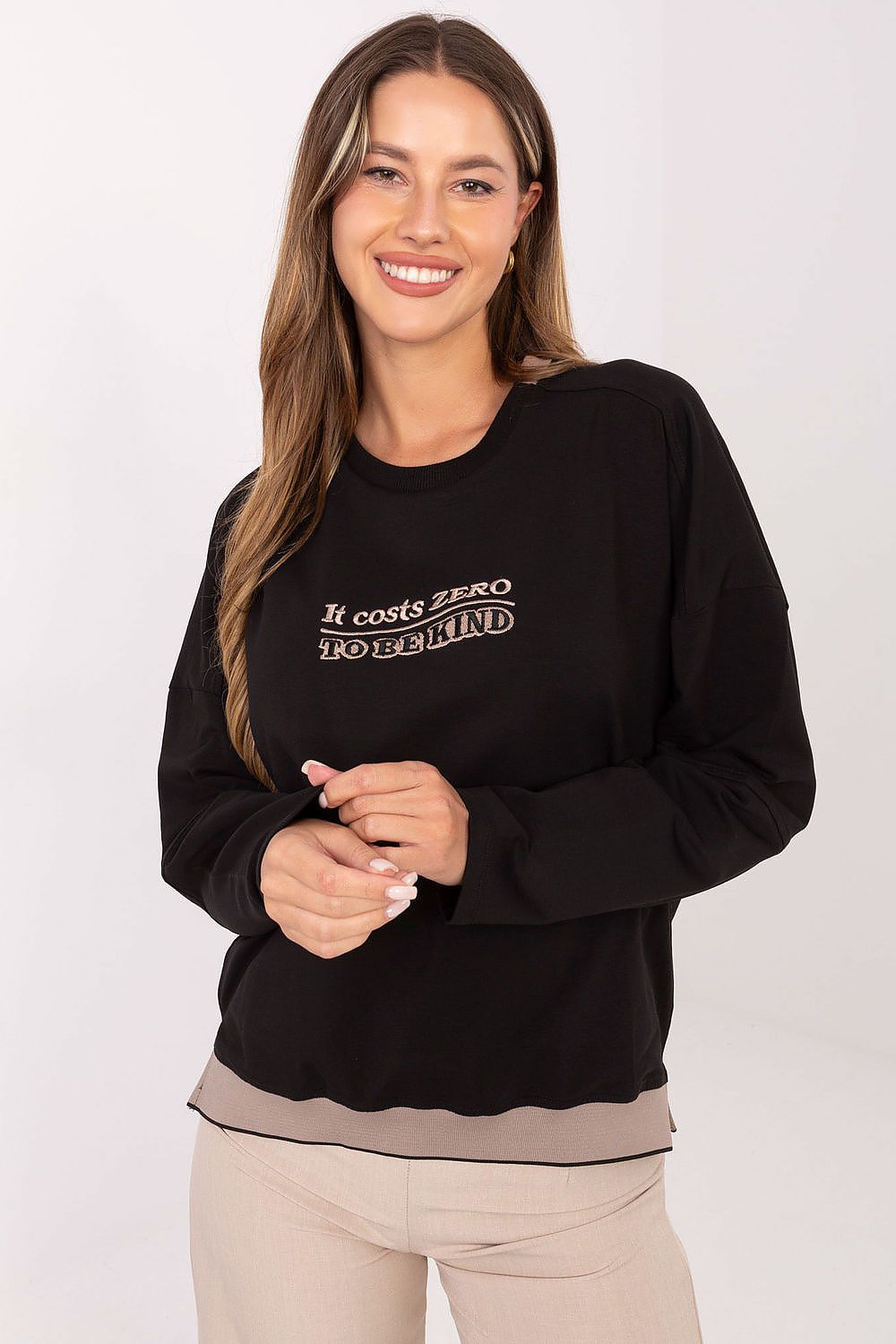  Sweatshirt model 219441 Relevance 